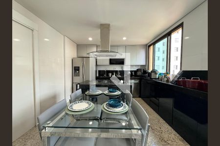 Apartamento à venda com 4 quartos, 177m² em Castelo, Belo Horizonte
