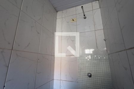 Banheiro de casa para alugar com 2 quartos, 55m² em Parque Maria Helena, Guarulhos