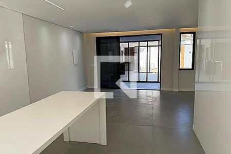 Casa à venda com 4 quartos, 238m² em Jardim Peri, São Paulo