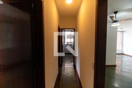 Corredor  de apartamento à venda com 3 quartos, 115m² em Ingá, Niterói