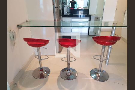 Sala de apartamento à venda com 2 quartos, 84m² em Camboinhas, Niterói