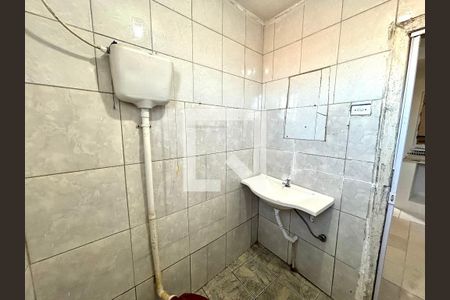 Banheiro de casa para alugar com 1 quarto, 40m² em Jardim Eliane, São Paulo
