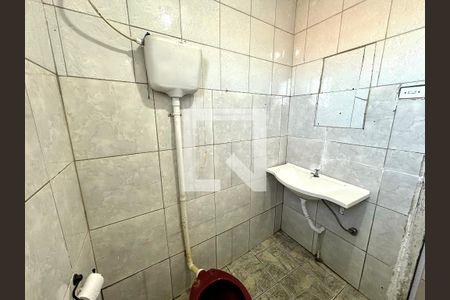 Banheiro de casa para alugar com 1 quarto, 40m² em Jardim Eliane, São Paulo