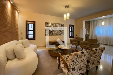 Sala de casa à venda com 4 quartos, 250m² em Nova Floresta, Belo Horizonte