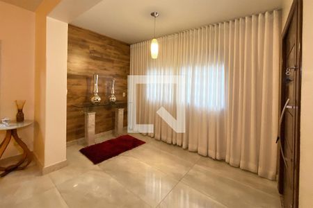 Hall de entrada de casa à venda com 4 quartos, 250m² em Nova Floresta, Belo Horizonte