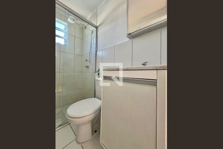 Banheiro de apartamento à venda com 2 quartos, 47m² em Vila Carminha, Campinas