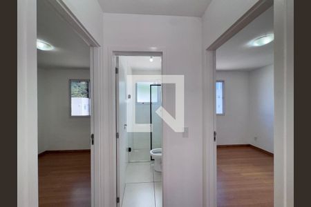 Corredor de apartamento para alugar com 2 quartos, 44m² em Vargem Grande, Rio de Janeiro