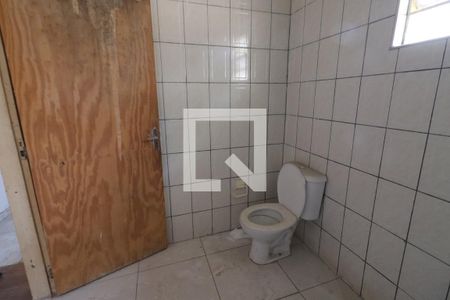 Banheiro de casa à venda com 2 quartos, 106m² em Quitaúna, Osasco