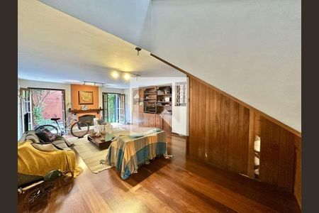 Sala de casa à venda com 4 quartos, 227m² em Jardim Jussara, São Paulo