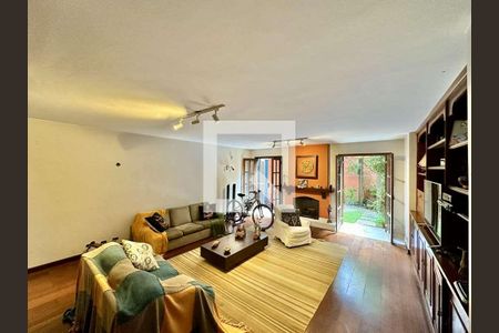 Sala de casa à venda com 4 quartos, 227m² em Jardim Jussara, São Paulo