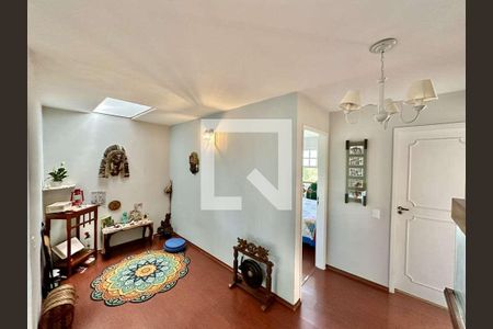 Sala de casa à venda com 4 quartos, 227m² em Jardim Jussara, São Paulo