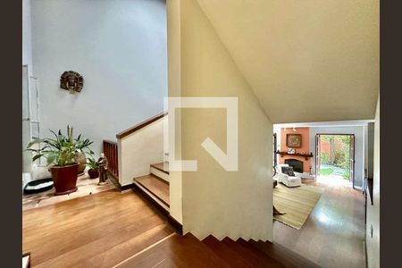 Sala de casa à venda com 4 quartos, 227m² em Jardim Jussara, São Paulo