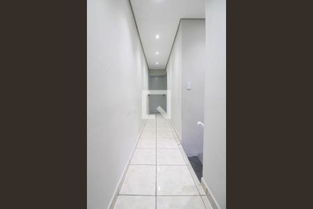 Corredor  de casa para alugar com 2 quartos, 166m² em Jardim Bom Refugio, São Paulo