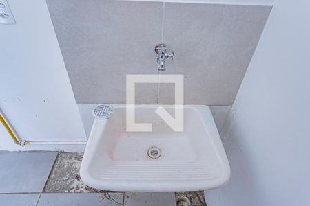 Sala, cozinha e área de serviço de apartamento para alugar com 2 quartos, 32m² em Parque Pan Americano, São Paulo