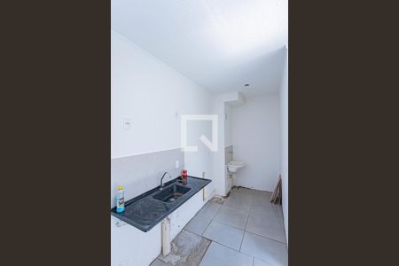 Sala, cozinha e área de serviço de apartamento para alugar com 2 quartos, 32m² em Parque Pan Americano, São Paulo