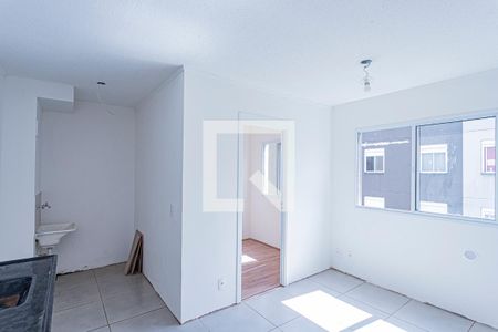 Sala, cozinha e área de serviço de apartamento para alugar com 2 quartos, 32m² em Parque Pan Americano, São Paulo