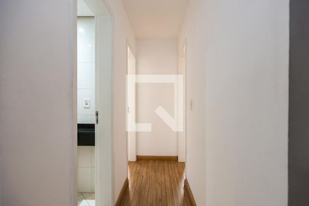 Corredor de apartamento para alugar com 2 quartos, 68m² em Jardim Henriqueta, Taboão da Serra