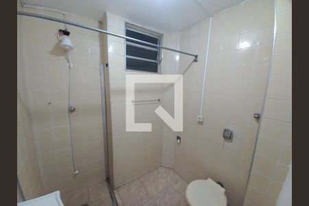 Banheiro de apartamento para alugar com 1 quarto, 45m² em Centro, São Vicente