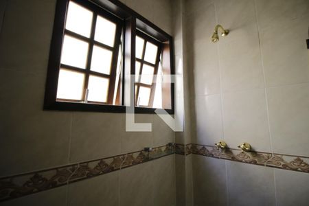 Banheiro da Suíte 1 de casa de condomínio para alugar com 4 quartos, 330m² em Freguesia (jacarepaguá), Rio de Janeiro