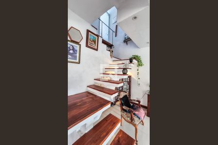 Acesso ao Segundo andar Suítes  de casa à venda com 4 quartos, 226m² em Penha, Rio de Janeiro