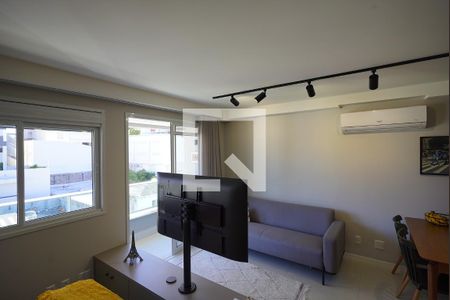 Tv giratória  de kitnet/studio para alugar com 1 quarto, 43m² em Jardim Atlântico, Florianópolis