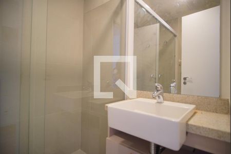 Banheiro de kitnet/studio à venda com 1 quarto, 25m² em Boa Vista, Porto Alegre