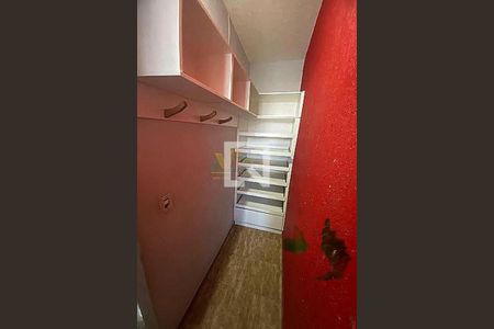 Casa à venda com 4 quartos, 210m² em Km 18, Osasco