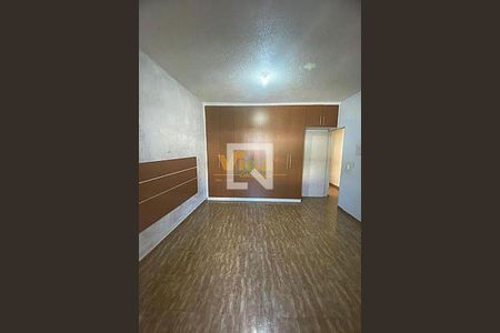 Casa à venda com 4 quartos, 210m² em Km 18, Osasco