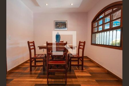 Casa à venda com 4 quartos, 300m² em Piratininga, Niterói