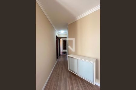 Corredor de apartamento para alugar com 2 quartos, 63m² em Vila das Merces, São Paulo