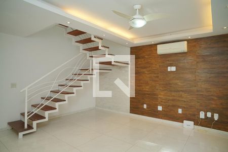 Sala de casa à venda com 3 quartos, 160m² em Serra Grande, Niterói