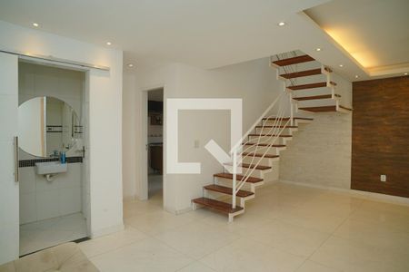 Sala de casa à venda com 3 quartos, 160m² em Serra Grande, Niterói