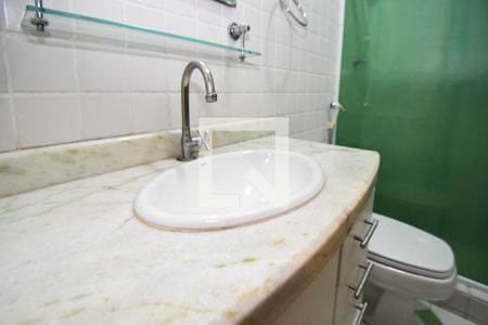 banheiro corredor de casa para alugar com 3 quartos, 150m² em Perdizes, São Paulo