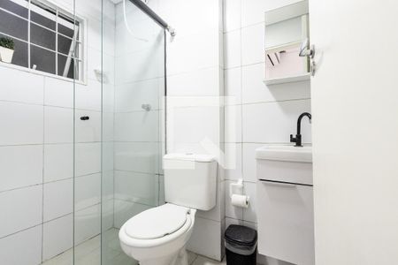 Banheiro de kitnet/studio para alugar com 1 quarto, 25m² em Lapa, São Paulo