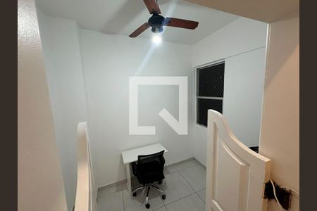 Quarto de apartamento para alugar com 3 quartos, 90m² em Coqueiros, Florianópolis