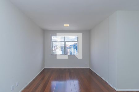 Apartamento à venda com 3 quartos, 90m² em Santa Efigênia, Belo Horizonte