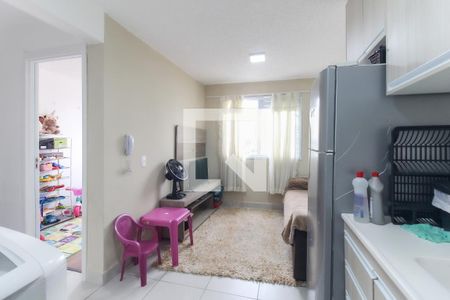 Sala - Cozinha de apartamento para alugar com 2 quartos, 32m² em Vila Carmosina, São Paulo