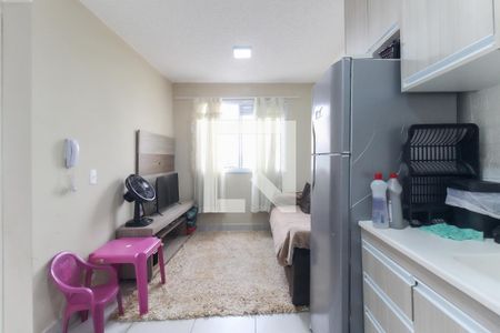 Sala - Cozinha de apartamento para alugar com 2 quartos, 32m² em Vila Carmosina, São Paulo