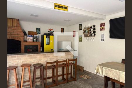 Casa à venda com 4 quartos, 180m² em Jardim Lucia, São Paulo