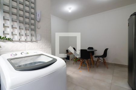 Sala/Cozinha e Área de Serviço de apartamento à venda com 1 quarto, 29m² em Vila Santana, São Paulo