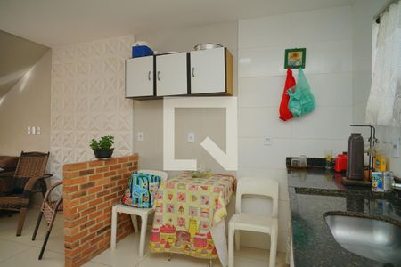 Cozinha de casa de condomínio para alugar com 2 quartos, 300m² em Jardim Atlântico Leste, Maricá