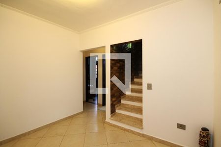 Hall de casa de condomínio para alugar com 6 quartos, 250m² em Granja Caiapia, Cotia