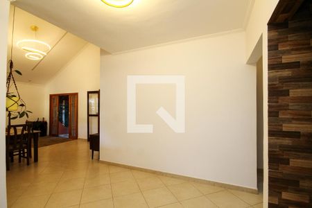 Hall de casa de condomínio para alugar com 6 quartos, 250m² em Granja Caiapia, Cotia