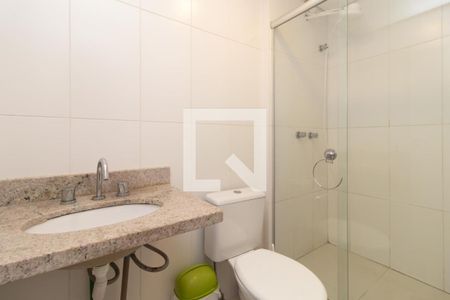 Banheiro de apartamento à venda com 2 quartos, 58m² em Vila Nova, Porto Alegre