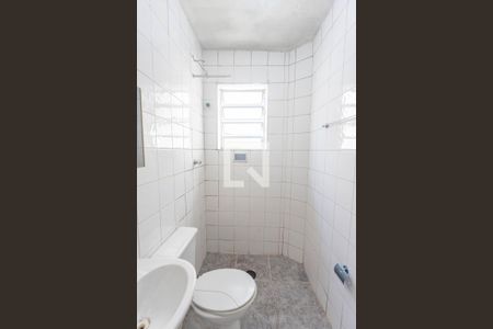 Casa 1 - banheiro  de casa para alugar com 2 quartos, 75m² em Taboão, Diadema