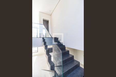 Escada de casa de condomínio à venda com 5 quartos, 394m² em Colinas do Anhanguera, Santana de Parnaíba