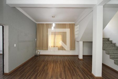 Sala de casa para alugar com 3 quartos, 214m² em Camargos, Belo Horizonte