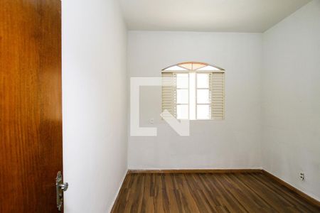 Quarto 1 de casa para alugar com 3 quartos, 214m² em Camargos, Belo Horizonte