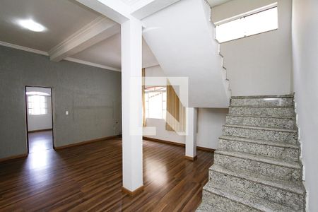 Sala de casa para alugar com 3 quartos, 214m² em Camargos, Belo Horizonte