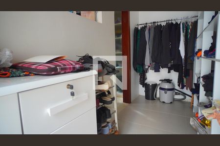 Closet da suíte de casa à venda com 2 quartos, 228m² em Navegantes, Porto Alegre